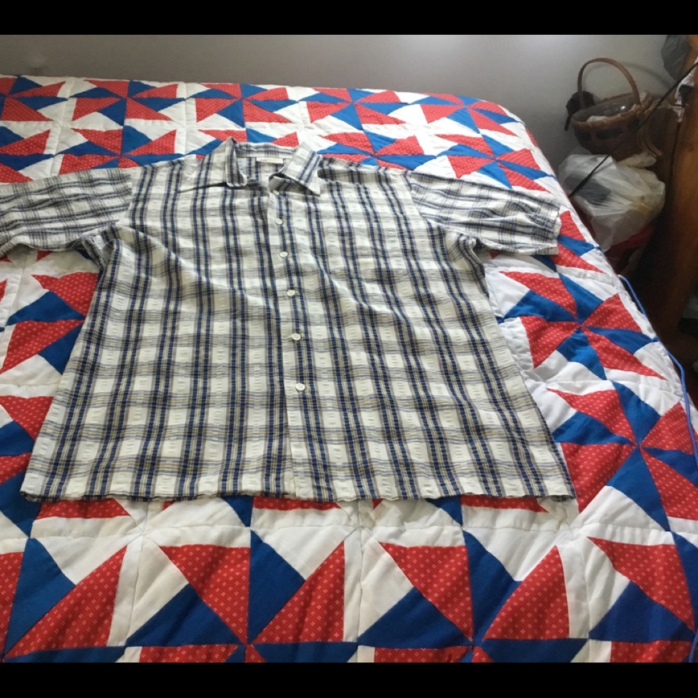 SHORT SLEEVE BUTTON DOWN SHIRT